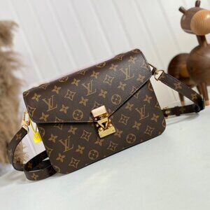 Louis Vuitton Pochette Metis Monogram Shoulder Bag